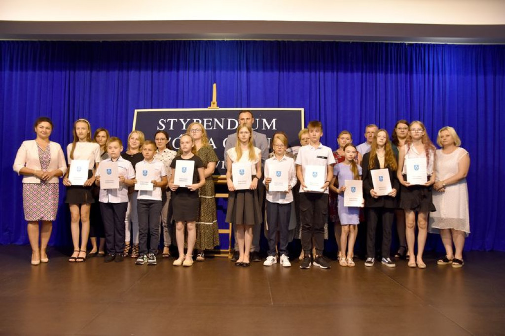 Uroczystość przyznania stypendiów w Kąkolewnicy
