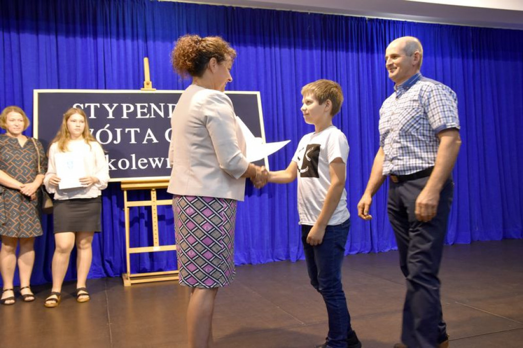 Uroczystość przyznania stypendiów w Kąkolewnicy