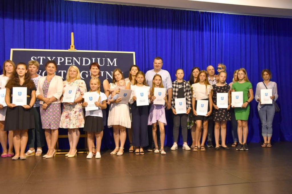 Uroczystość przyznania stypendiów w Kąkolewnicy