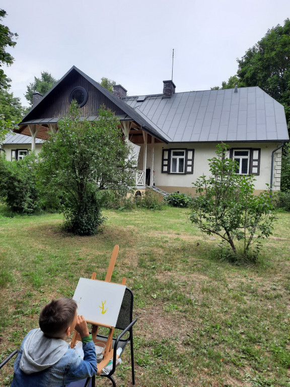 Plenerowe warsztaty plastyczne w Ulanie-Majoracie