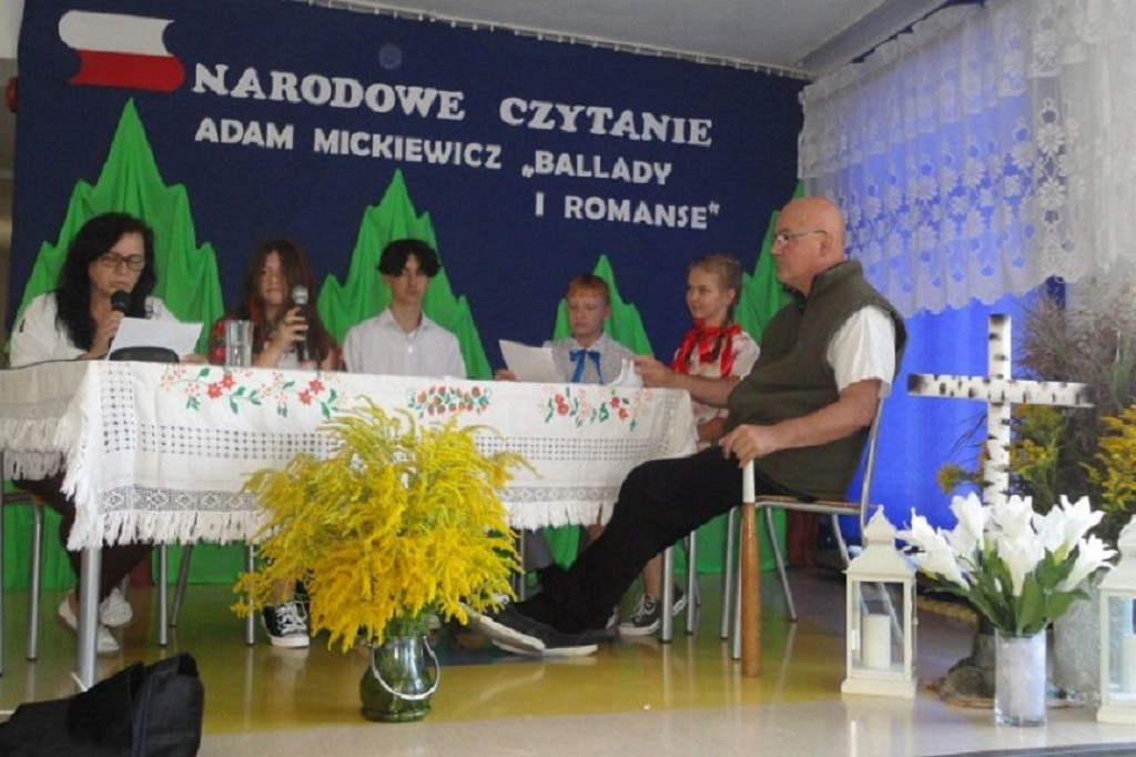 Narodowe Czytanie 2022 w szkole w Polskowoli