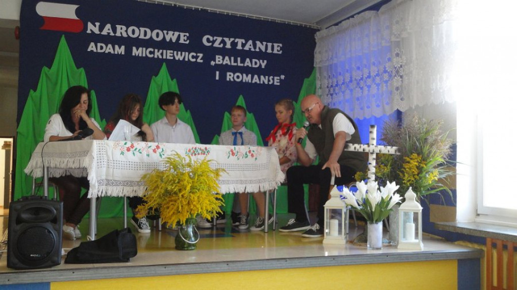 Narodowe Czytanie 2022 w szkole w Polskowoli