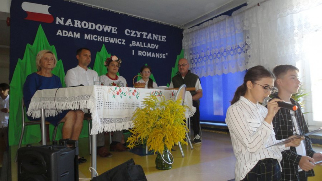 Narodowe Czytanie 2022 w szkole w Polskowoli
