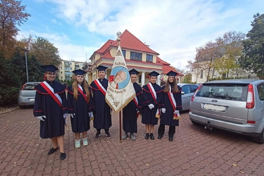 Świętowanie Dnia Papieskiego przez szkołę w Białce