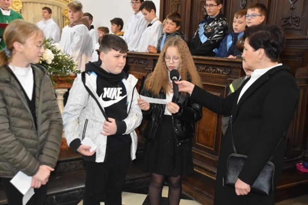 Świętowanie Dnia Papieskiego przez szkołę w Białce