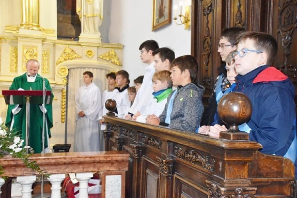 Świętowanie Dnia Papieskiego przez szkołę w Białce