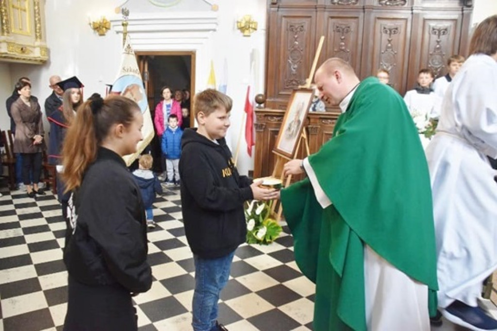 Świętowanie Dnia Papieskiego przez szkołę w Białce