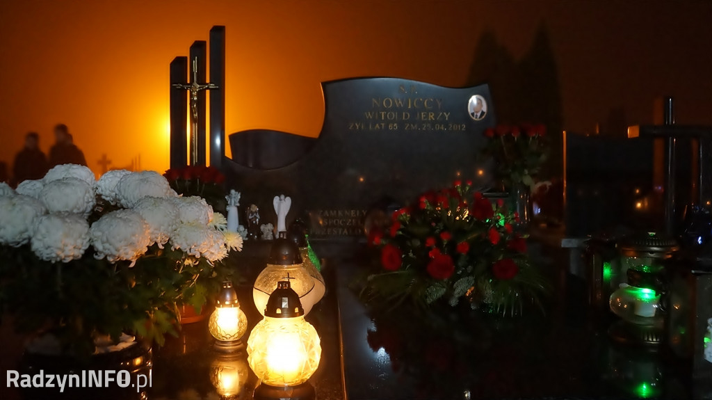 Nowy cmentarz w Radzyniu 1 XI wieczorem - zdjęcia