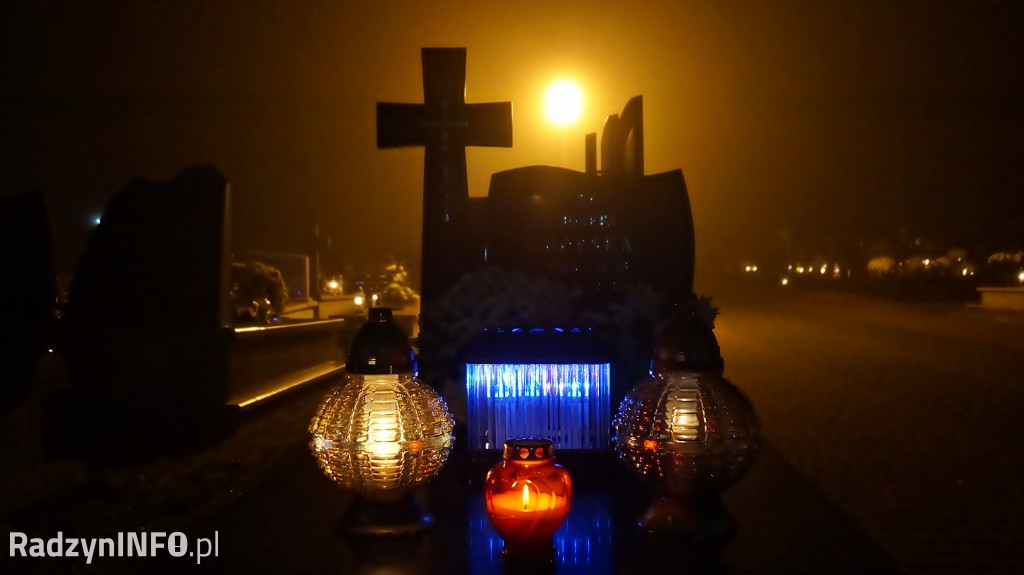 Nowy cmentarz w Radzyniu 1 XI wieczorem - zdjęcia