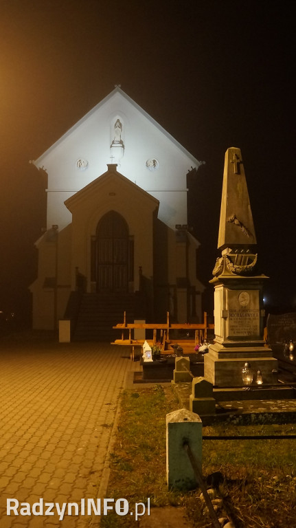 Stary cmentarz w Radzyniu 1 XI wieczorem - zdjęcia