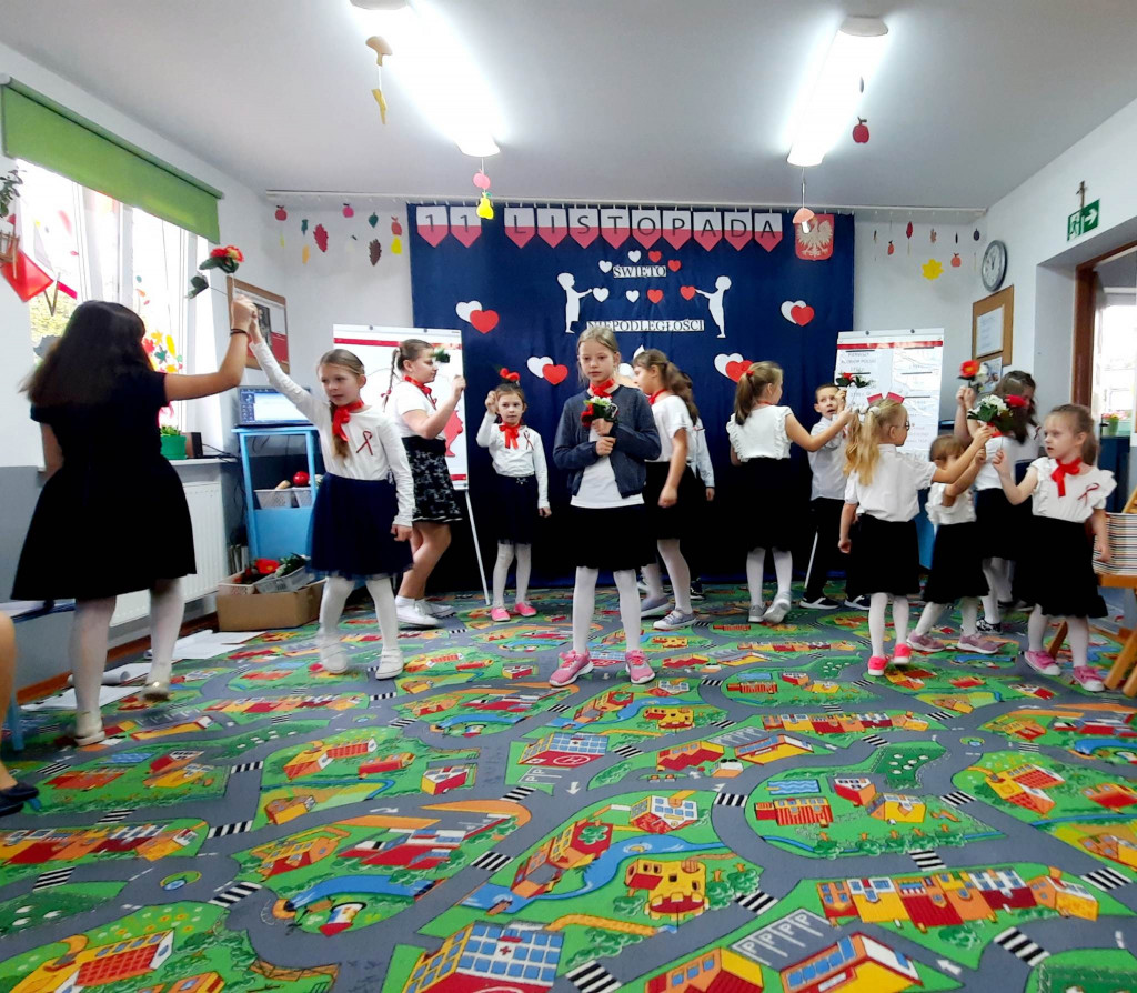Święto Niepodległości w szkole w Walinnie