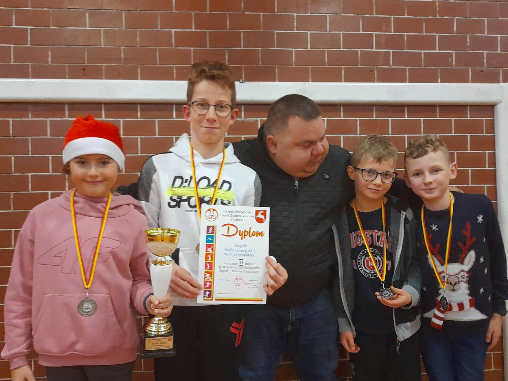 Uczniowie SP2 wicemistrzami województwa w szachach