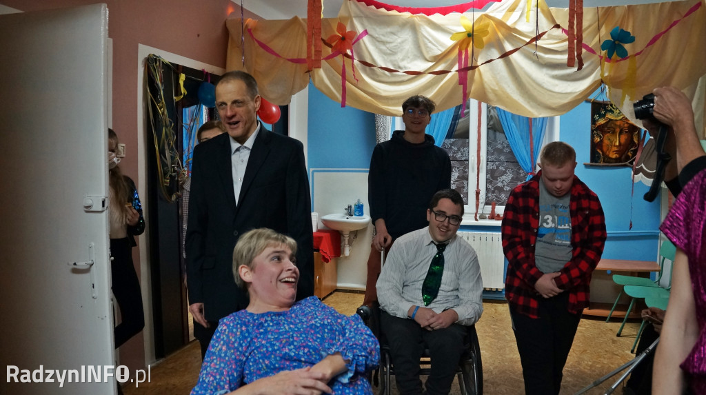Bal karnawałowy w stylu lat 90. w Radzyniu