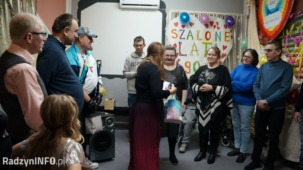Bal karnawałowy w stylu lat 90. w Radzyniu