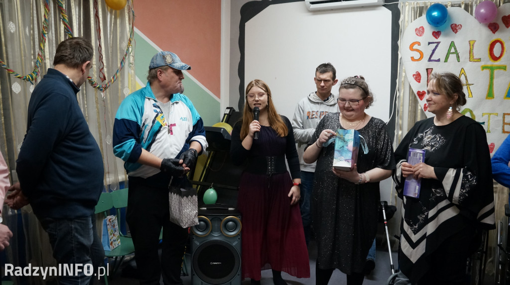 Bal karnawałowy w stylu lat 90. w Radzyniu