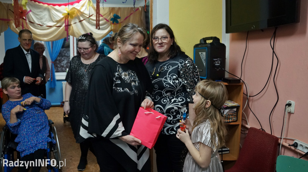 Bal karnawałowy w stylu lat 90. w Radzyniu