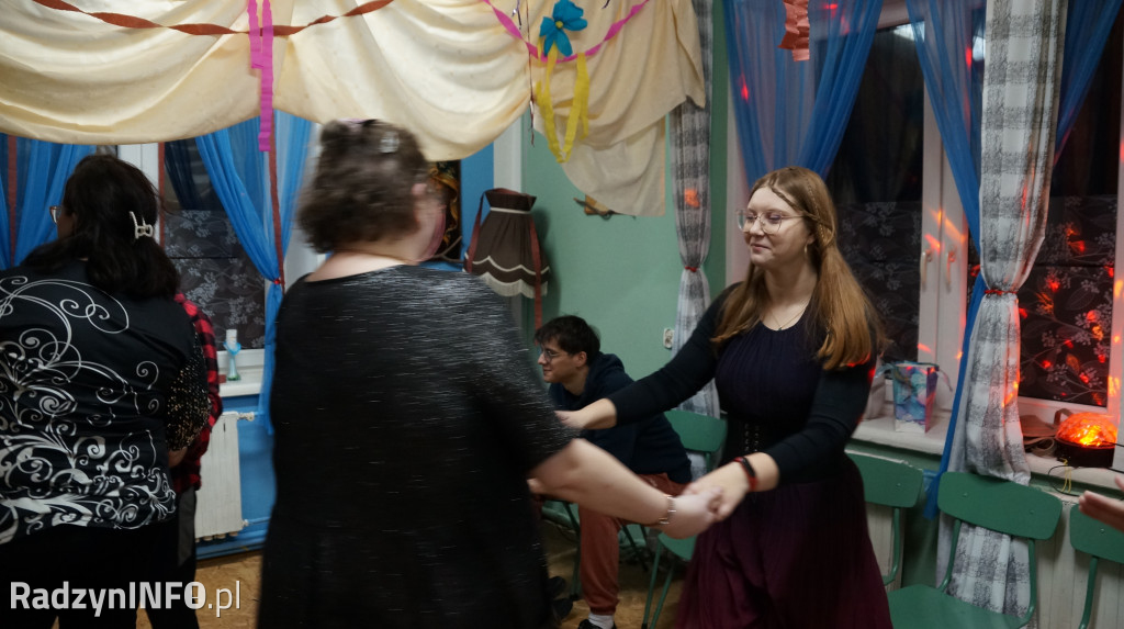 Bal karnawałowy w stylu lat 90. w Radzyniu