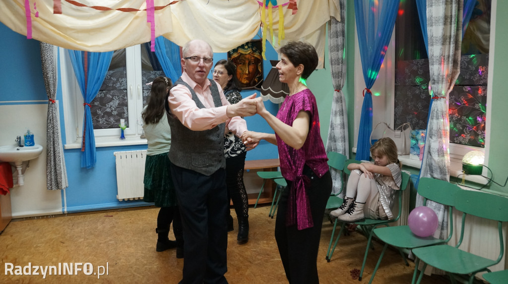 Bal karnawałowy w stylu lat 90. w Radzyniu