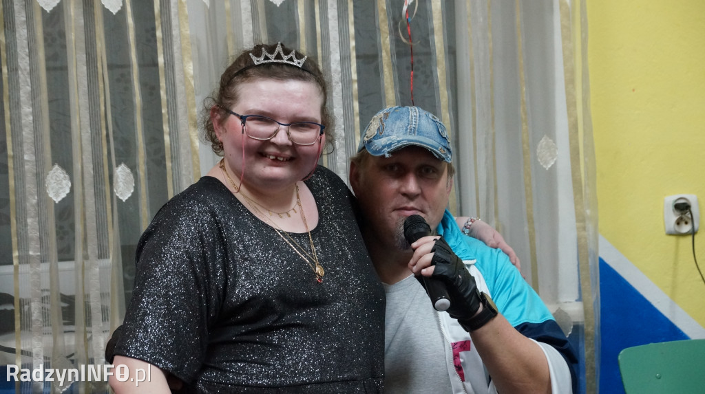 Bal karnawałowy w stylu lat 90. w Radzyniu