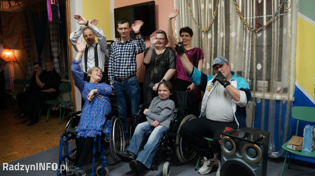 Bal karnawałowy w stylu lat 90. w Radzyniu