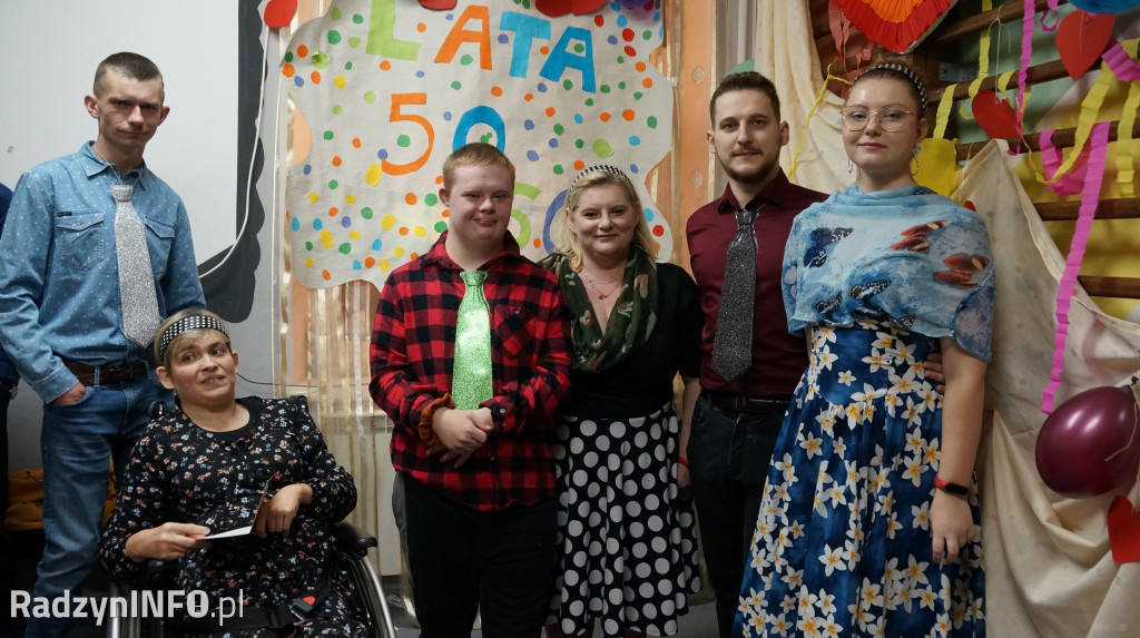 Bal ostatkowy w stylu lat 50. i 60. w Radzyniu