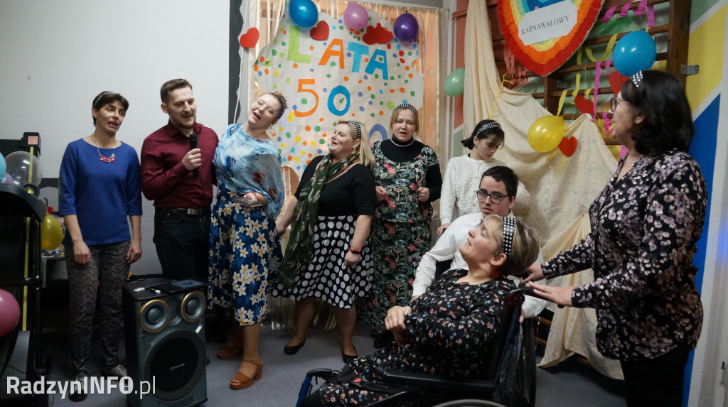 Bal ostatkowy w stylu lat 50. i 60. w Radzyniu