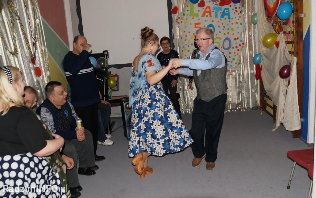 Bal ostatkowy w stylu lat 50. i 60. w Radzyniu