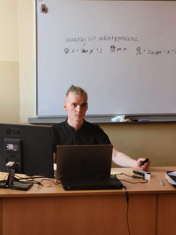 Warsztaty z grafiki komputerowej w Komarówce P.