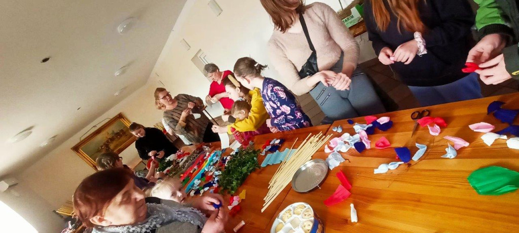 Wicie palm wielkanocnych w gminie Radzyń