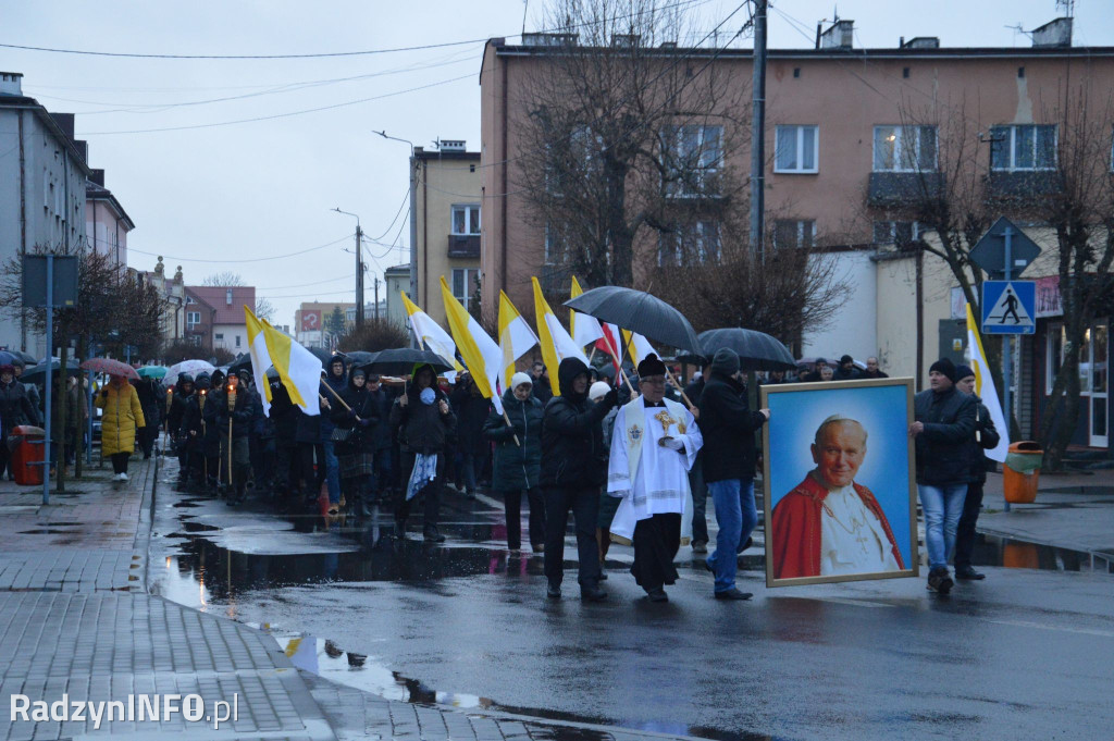 Papieska Droga Krzyżowa ulicami Radzynia
