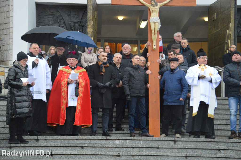 Papieska Droga Krzyżowa ulicami Radzynia