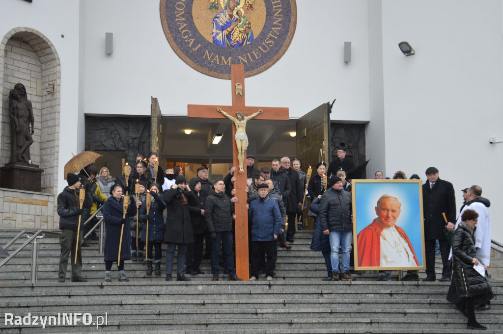 Papieska Droga Krzyżowa ulicami Radzynia