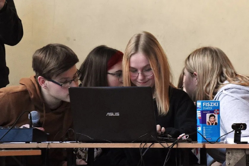 Zdalne spotkanie uczniów LO z norweskimi skoczkami