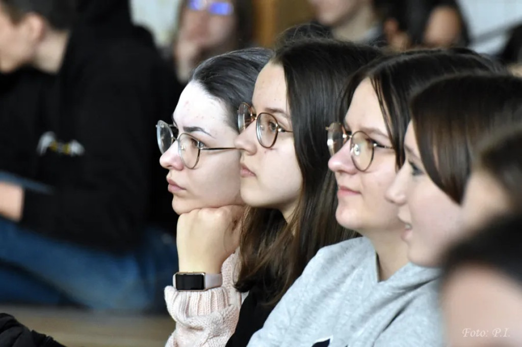 Zdalne spotkanie uczniów LO z norweskimi skoczkami