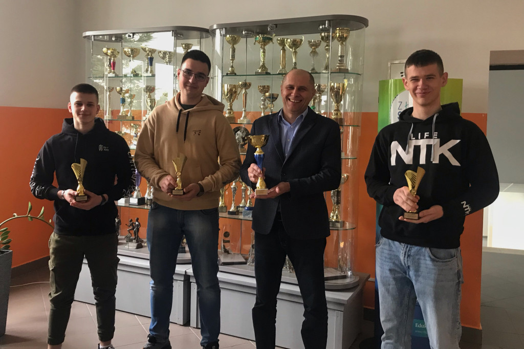 Sukces uczniów ZSP na turnieju wiedzy samochodowej