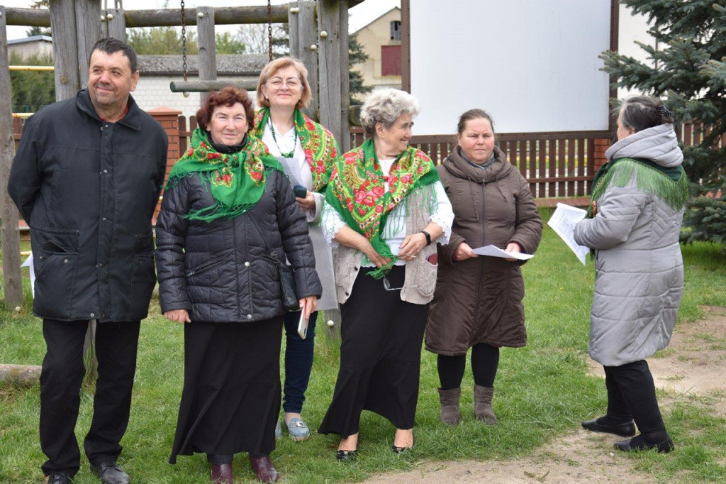 Uroczyste podniesienie flagi w Białej