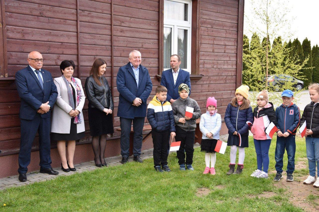 Uroczyste podniesienie flagi w Białej