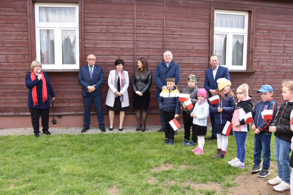Uroczyste podniesienie flagi w Białej