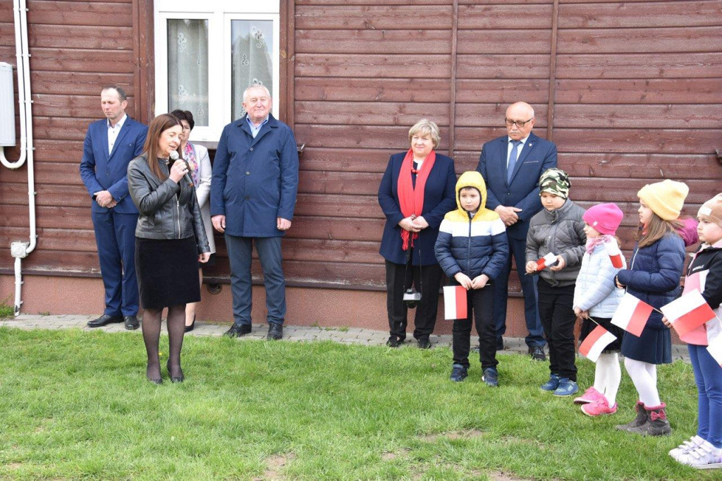 Uroczyste podniesienie flagi w Białej