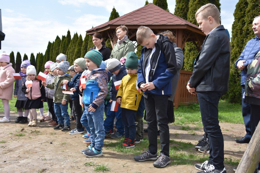 Uroczyste podniesienie flagi w Białej