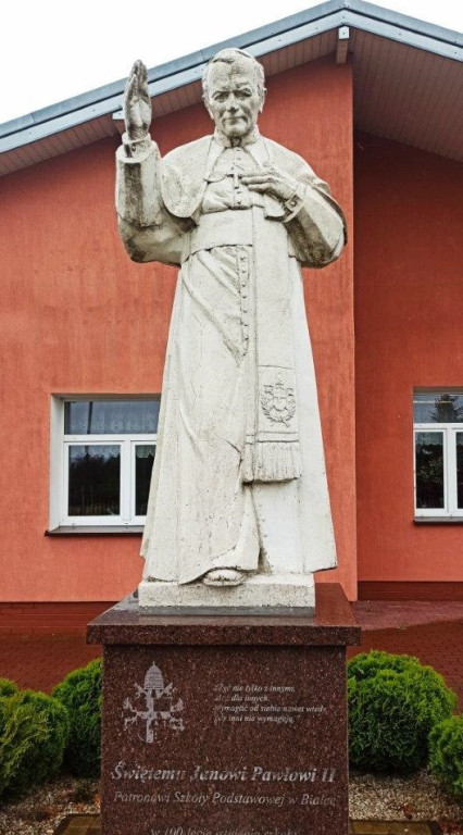Dzień patrona w SP im. Jana Pawła II w Białce