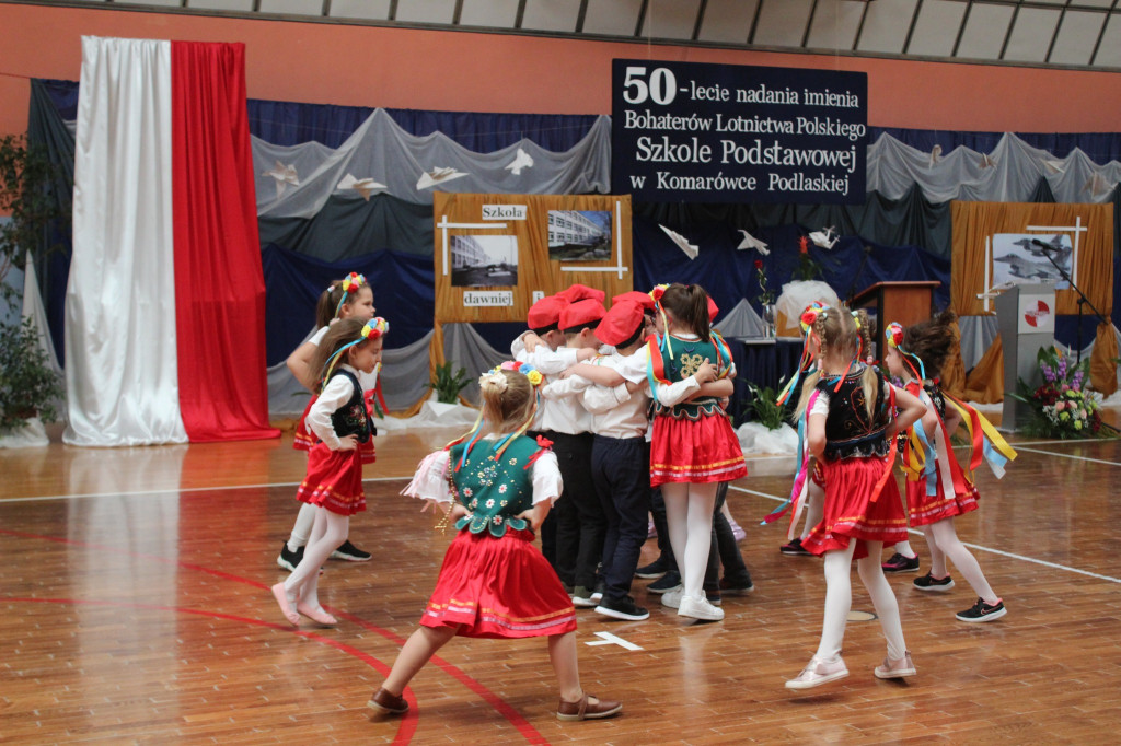 Obchody 50-lecia imienia podstawówki w Komarówce