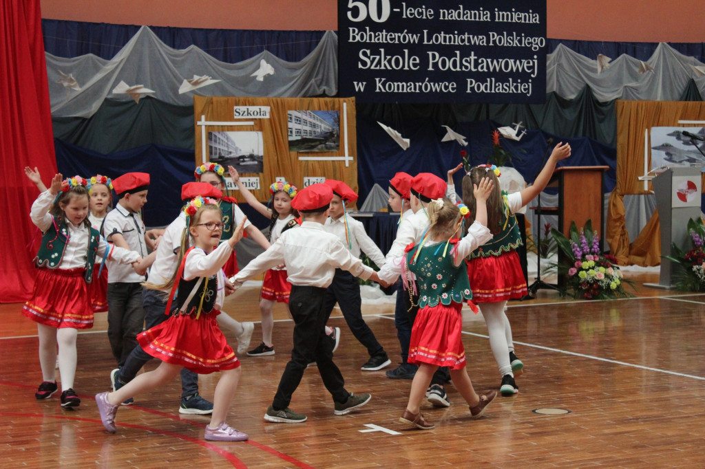 Obchody 50-lecia imienia podstawówki w Komarówce