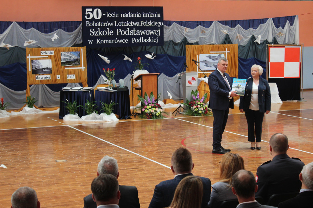 Obchody 50-lecia imienia podstawówki w Komarówce
