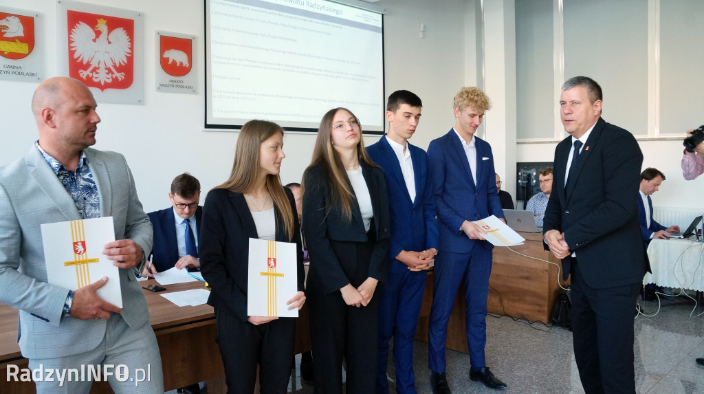 Wręczenie nagród sportowcom i trenerom z powiatu