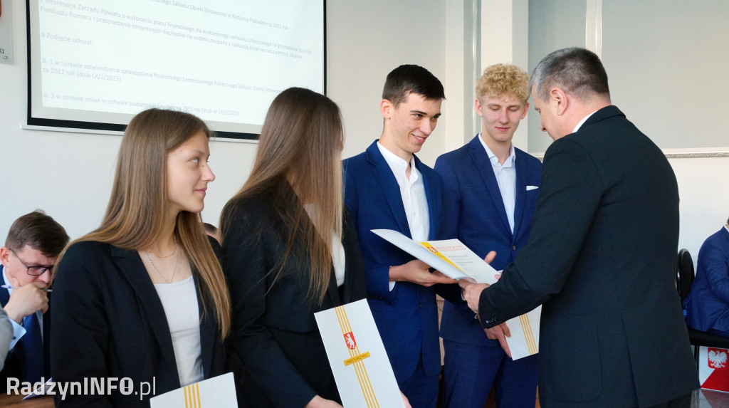 Wręczenie nagród sportowcom i trenerom z powiatu
