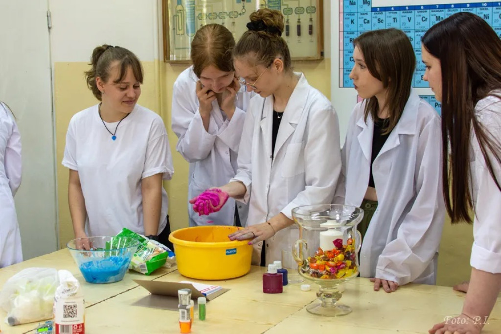 Pokaz chemiczny w I LO w Radzyniu