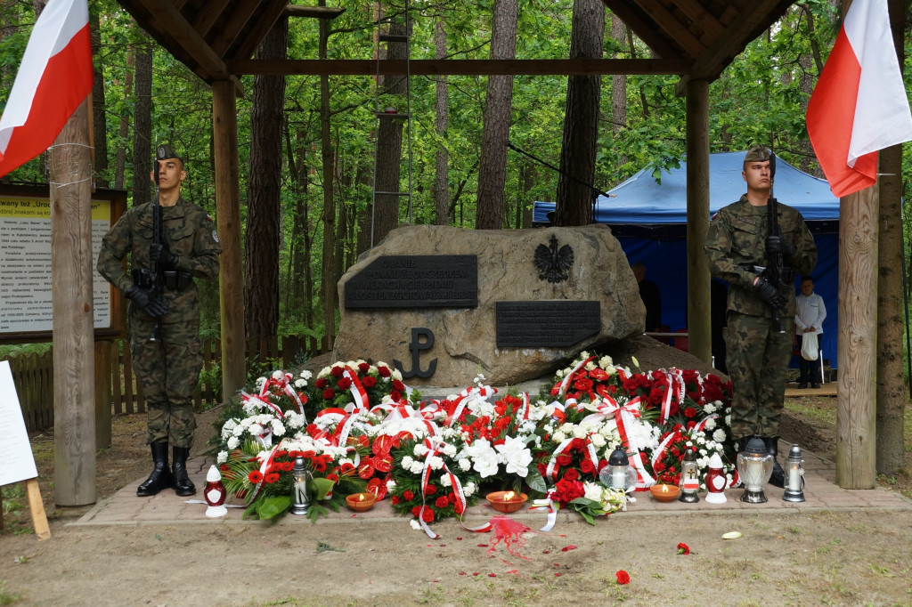 Uroczystość patriotyczna w lesie Baran