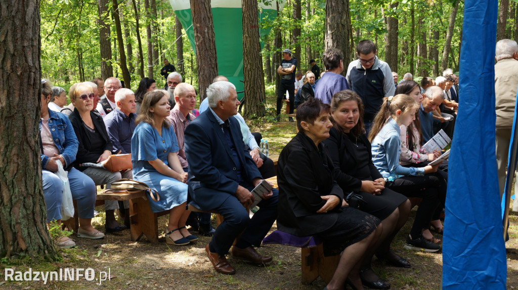 Uroczystość patriotyczna w lesie Baran