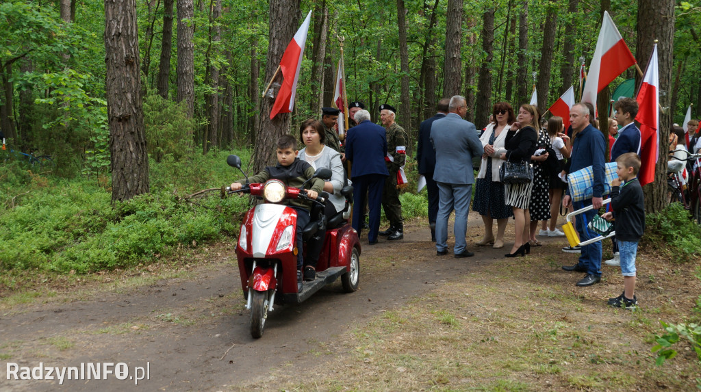 Uroczystość patriotyczna w lesie Baran
